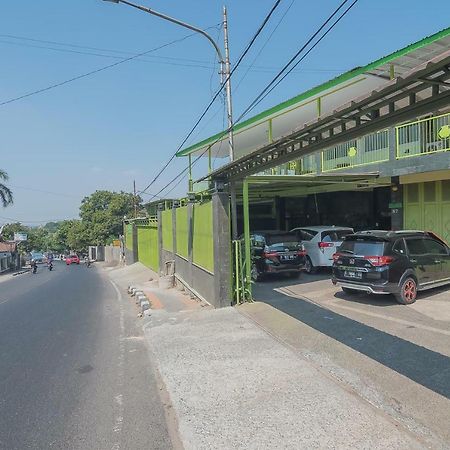 Reddoorz Syariah Near Museum Wisma Karya Subang Kültér fotó
