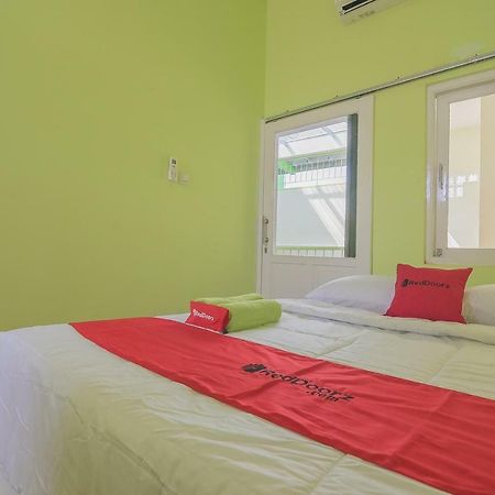 Reddoorz Syariah Near Museum Wisma Karya Subang Kültér fotó