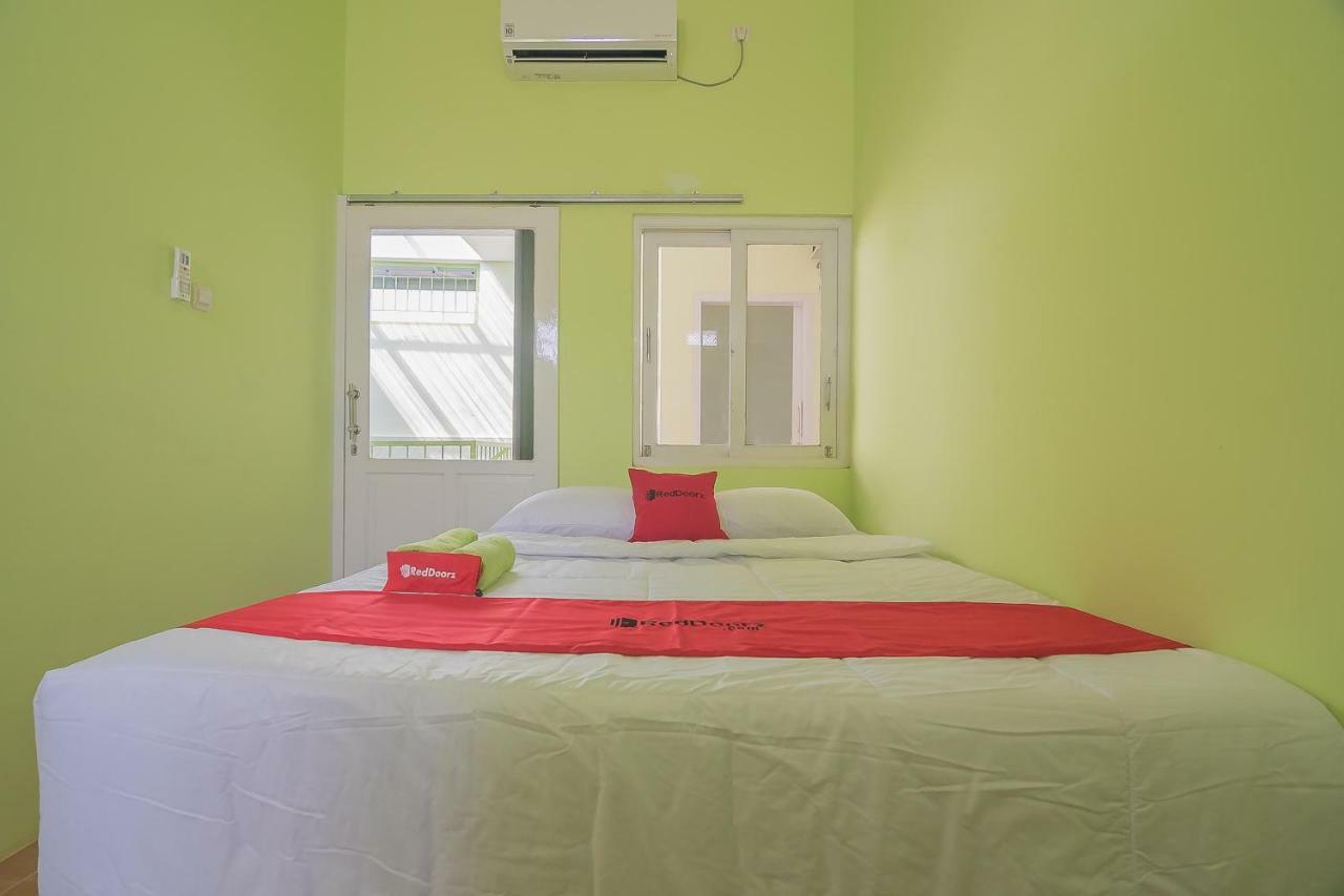 Reddoorz Syariah Near Museum Wisma Karya Subang Kültér fotó