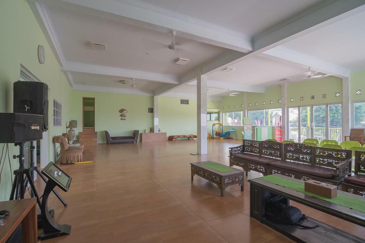 Reddoorz Syariah Near Museum Wisma Karya Subang Kültér fotó