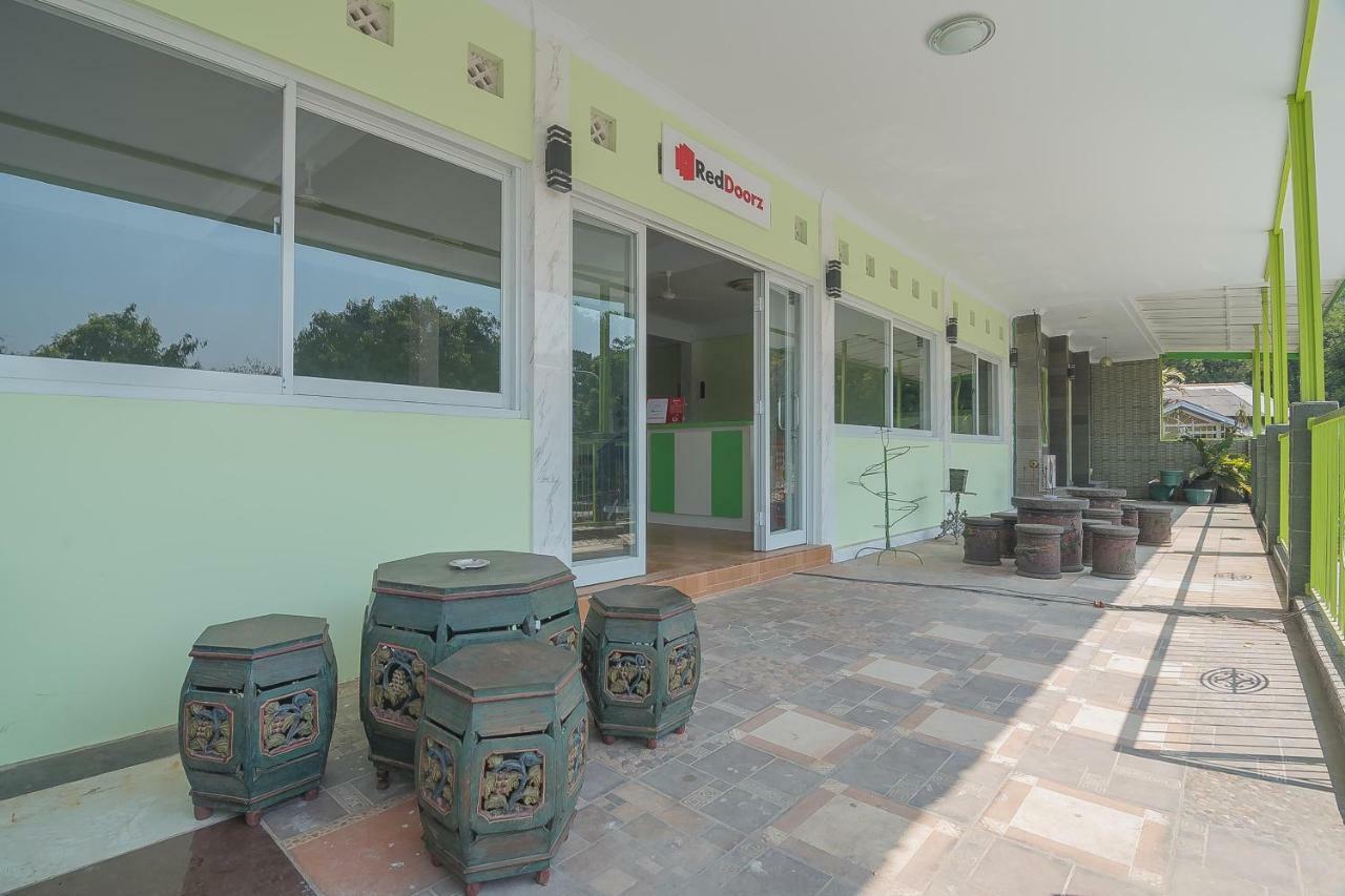 Reddoorz Syariah Near Museum Wisma Karya Subang Kültér fotó