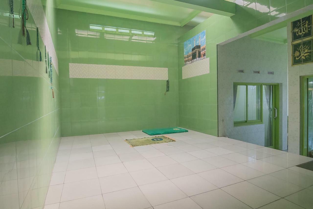 Reddoorz Syariah Near Museum Wisma Karya Subang Kültér fotó