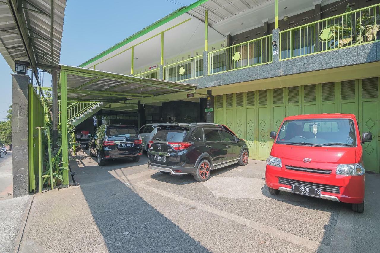 Reddoorz Syariah Near Museum Wisma Karya Subang Kültér fotó