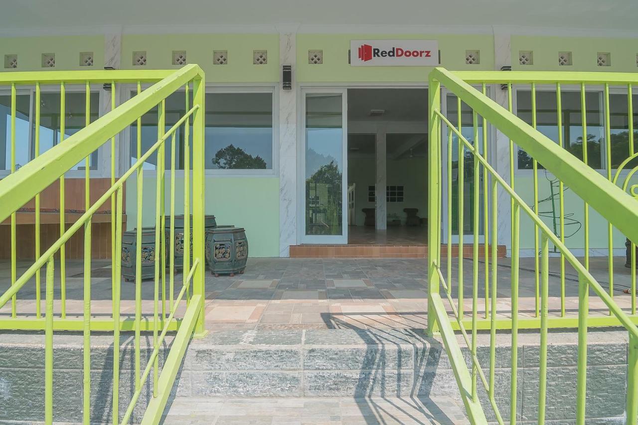Reddoorz Syariah Near Museum Wisma Karya Subang Kültér fotó