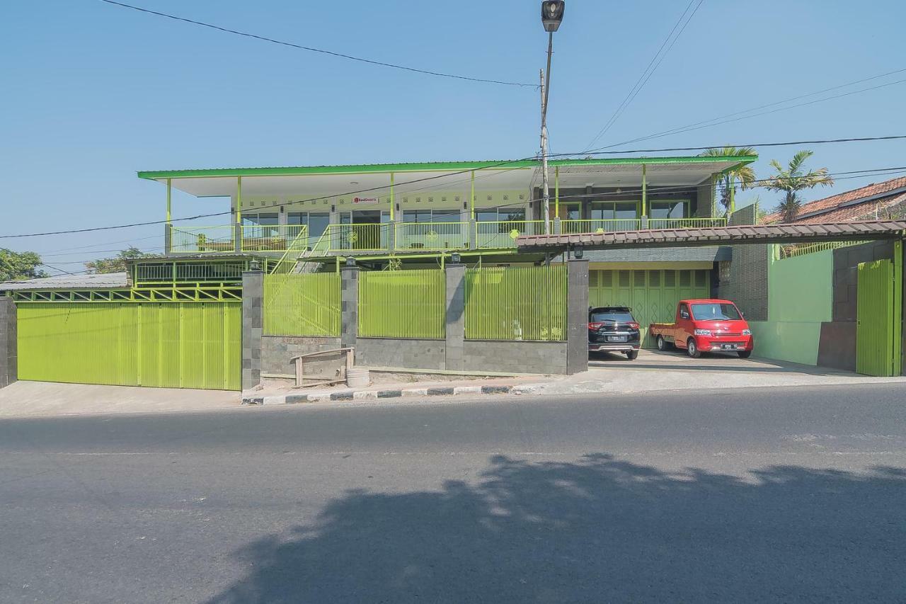 Reddoorz Syariah Near Museum Wisma Karya Subang Kültér fotó